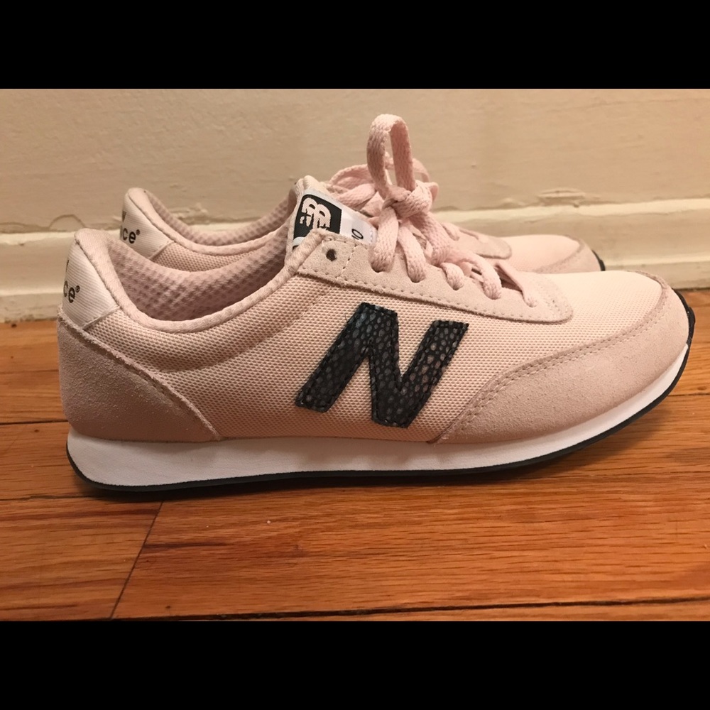 New Balance 410 Sneakers Size 7 - Pink 💕